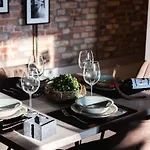 Luxurious Urban Living - Premium Downtown Next To Hbf