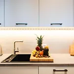Luxurious Urban Living - Premium Downtown Next To Hbf Apartamento Berlim