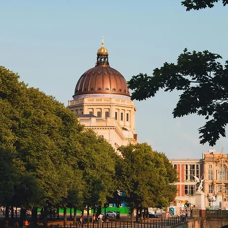 Luxurious Urban Living - Premium Downtown Next To Hbf