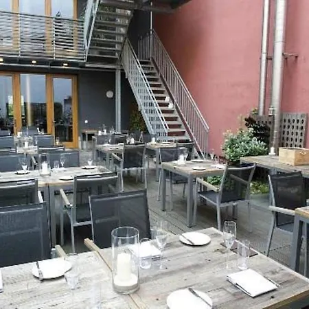 Luxurious Urban Living - Premium Downtown Next To Hbf Διαμέρισμα *