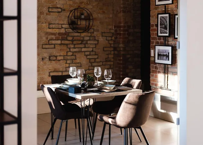 Luxurious Urban Living - Premium Downtown Next To Hbf