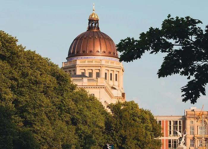 Luxurious Urban Living - Premium Downtown Next To Hbf