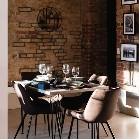 Luxurious Urban Living - Premium Downtown Next To Hbf