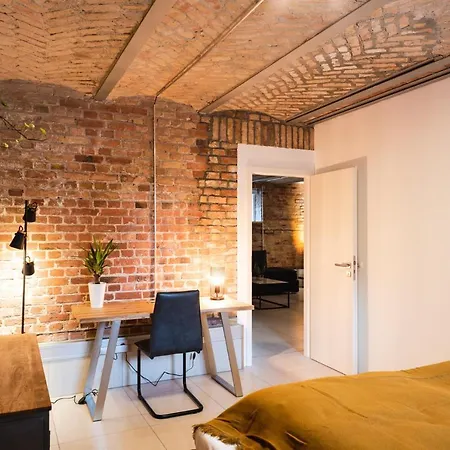 Luxurious Urban Living - Premium Downtown Next To Hbf Lägenhet