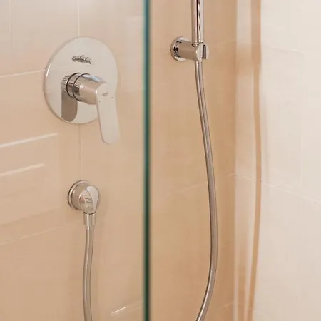 Luxurious Urban Living - Premium Downtown Next To Hbf